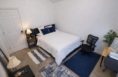 Decatur House | Kings Bay Private Room Shared Bathroom B