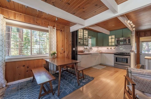 Kings Beach Cabin | Kings Beach Cottage - EV Charger, Cedar Hot Tub
