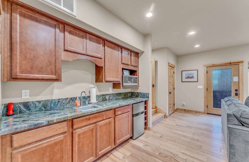 Kings Beach House | Kings Beach Retreat: Hot Tub, Walk to Beach