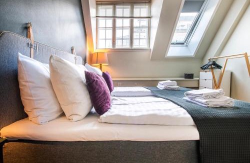 Copenhagen City Centre Apartment | Kings Garden - 5 bedrooms - 2 baths by Daniel&Jacob's