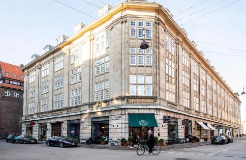 Copenhagen City Centre Apartment | Kings Garden - 5 bedrooms - 2 baths by Daniel&Jacob's