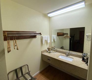 LaFayette Hotel | KINGS INN