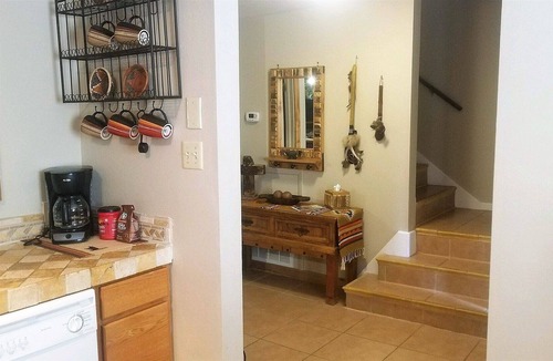 Alto House | Kings Kondo - Three Bedroom Two Bathroom Condo