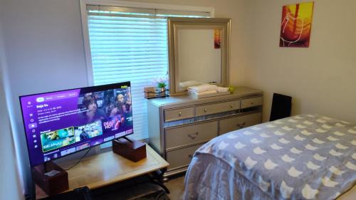 Decatur House | Kings Private Room Shared Bath C