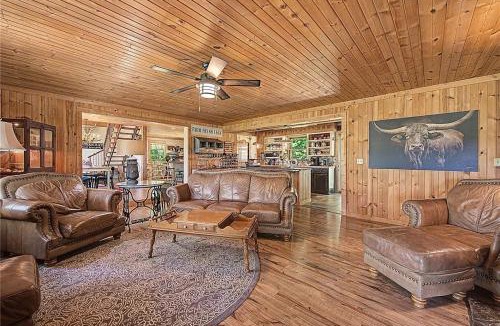 Berryville Apartment | Kings River Estate | House, Cabin & Airstream