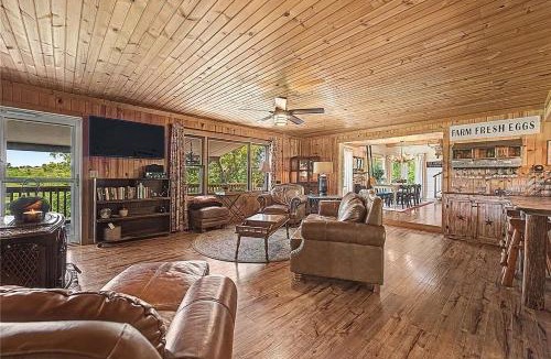 Berryville Apartment | Kings River Estate | House, Cabin & Airstream