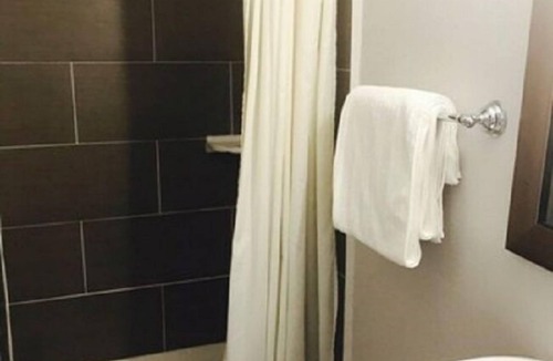 Milwaukie Hotel | Kings Row Inn