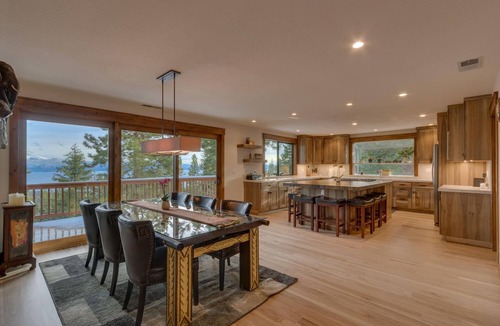Kingswood Estates House | Kings Way STUNNING Lake View - 4 BR w/Hot Tub & Pool Table