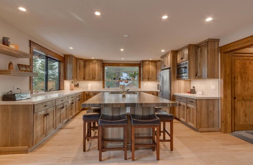 Kingswood Estates House | Kings Way STUNNING Lake View - 4 BR w/Hot Tub & Pool Table
