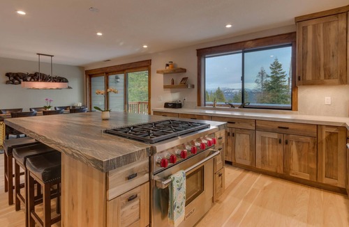 Kingswood Estates House | Kings Way STUNNING Lake View - 4 BR w/Hot Tub & Pool Table