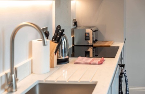 Staines Apartment | Kingsbridge House Apartment Nine