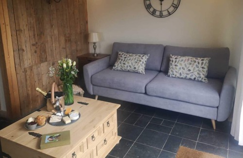 East Grinstead Cottage | Kingscote vineyard Coach House