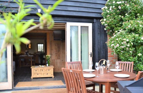 East Grinstead Cottage | Kingscote vineyard Coach House