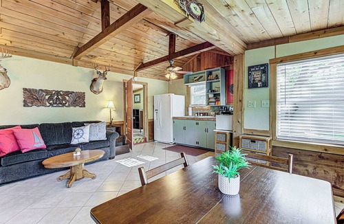 Kingsland House | Kingsland Duo – 2 Cottages in 1 w/Lakeview!