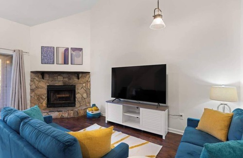 Kingsland Condo | Kingsland Hideaway - Pet Friendly