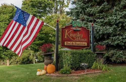 Fennville Bed & Breakfast | Kingsley House Bed & Breakfast - Full Home