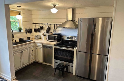 Kingston House | Kingston 3 Bedroom 1 Bath Near the Rondout