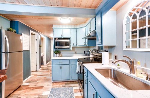Kingston Cabin | Kingston Cabin Rental: Walk to Lake Texoma Beaches