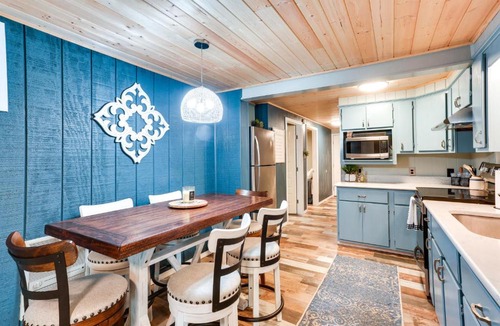 Kingston House | Kingston Cabin Rental: Walk to Lake Texoma Beaches