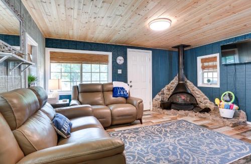 Kingston House | Kingston Cabin Rental: Walk to Lake Texoma Beaches