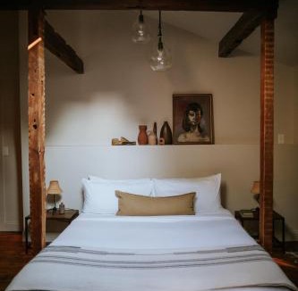 Connelly Bed & Breakfast | KIngston Carriage House