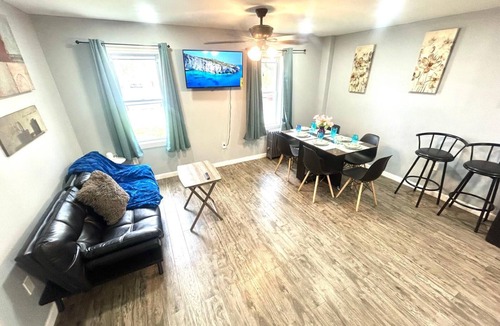 Kingston Apartment | Kingston Downtown I Laundry Firepit 4 TVs Fireplace & ADA 1st floor w Shower