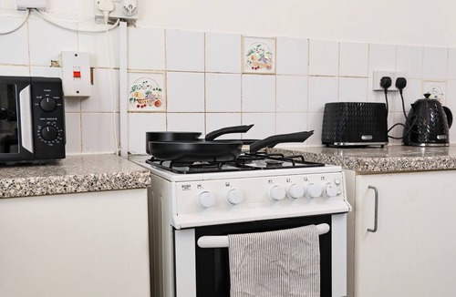 Norbiton Apartment | Kingston Duplex Apt Balcony, Parking & Wi-fi