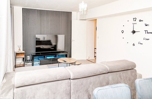 Norbiton Apartment | Kingston Duplex Apt Balcony, Parking & Wi-fi