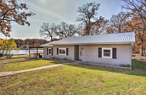 Kingston House | Kingston Getaway < 2 Mi to Lake Texoma!