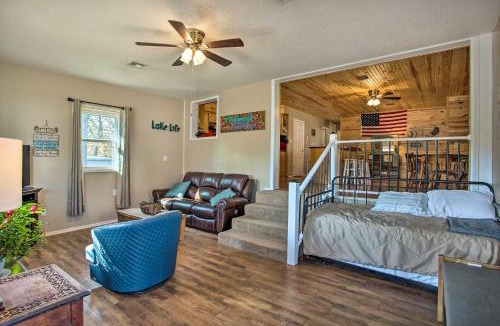 Kingston House | Kingston Getaway < 2 Mi to Lake Texoma!