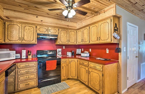 Kingston House | Kingston Getaway < 2 Mi to Lake Texoma!