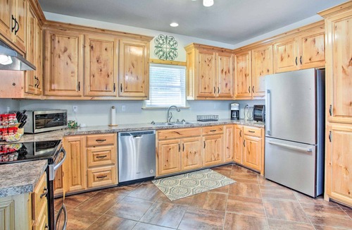 Kingston House | Kingston Home w/Patio < 4 Mi to Lake Texoma!