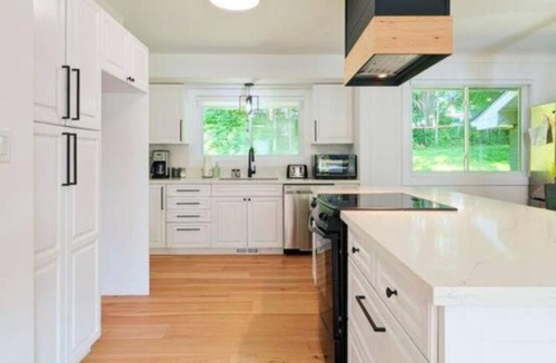 Bayridge West House | Kingston Lodge: Comfy & Cozy w/Natural Scenery