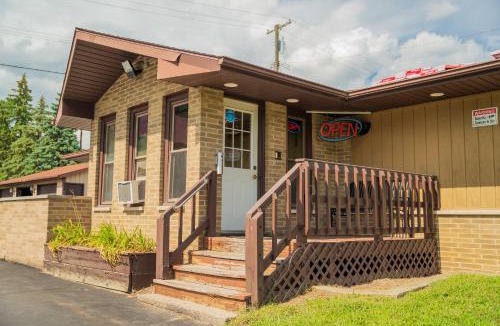 Caro Hotel | Kingsway Inn