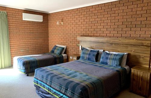 Tocumwal Hotel | Kingswood Motel