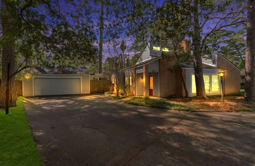 Kingwood House | Kingwood Escape – 6BR w/Heated Pool |Near IAH