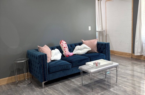 Chestnut Hill Apartment | Kinky ADULTS ONLY studio in vibrant Nashville