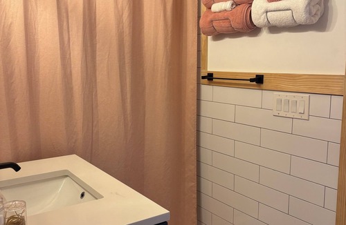Chestnut Hill Apartment | Kinky ADULTS ONLY studio in vibrant Nashville