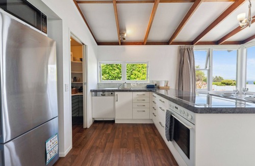 Kinloch House | Kinloch Lake - Taupō Holiday House