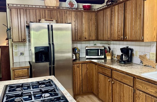 Glen Arbor House | Kinnikinnick Pet Friendly downtown Glen Arbor!