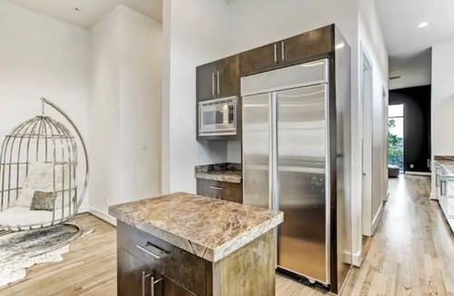 South Central Houston House | Kirby Haus · Modern Luxury · West U· RiceVillage · sleeps16 ·3900sqft ⭐️⭐️⭐️⭐️⭐️