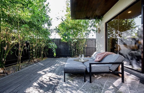 South Central Houston House | Kirby Haus · Modern Luxury · West U· RiceVillage · sleeps16 ·3900sqft ⭐️⭐️⭐️⭐️⭐️