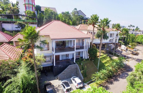 Cigadung Villa | Kirei Mountain View 7BR Villa with a Private Pool