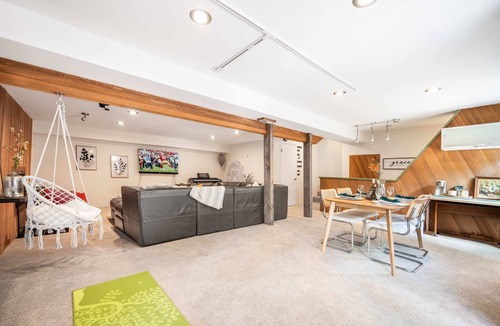 Inglewood-Finn Hill House | Kirkland Oasis, Chic Basement Retreat with Hot Tub