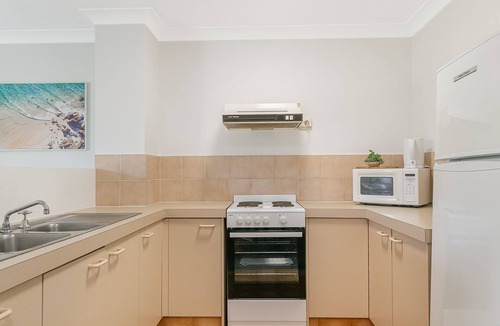 Coolangatta Apartment | Kirra Belle 2 - Central Kirra - Pet Friendly!