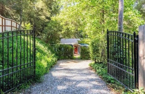 Angels Camp Cottage | Kismet Cottage Murphys; creek side tranquility!nn