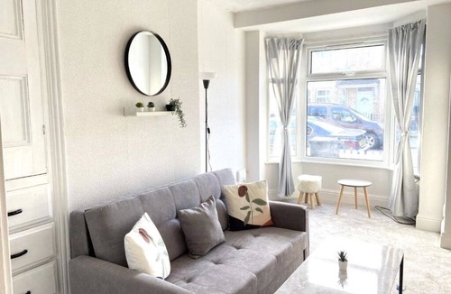 Hull House | Kisobi Home Bedroom 1