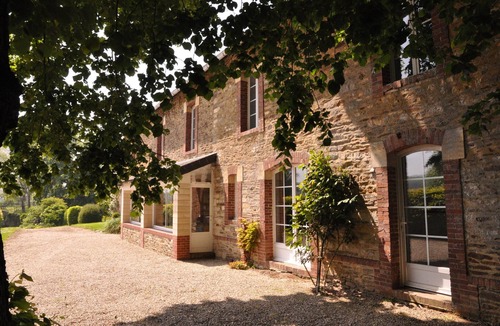 Tournay-sur-Odon Cottage | Kit, Château de Ragny