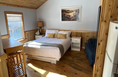 Sauble Beach Hotel | Kit Wat Motel & Marina