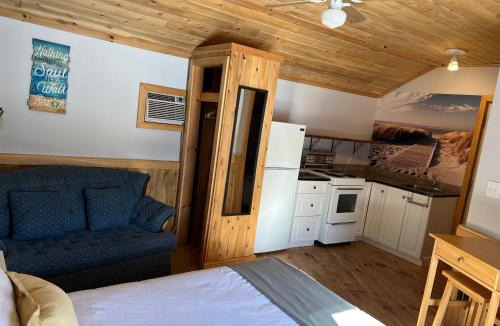 Sauble Beach Hotel | Kit Wat Motel & Marina